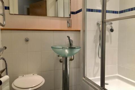 Main Bathroom.jpg