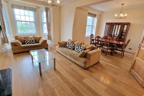 Lounge/Dining