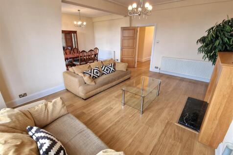 Lounge/Dining