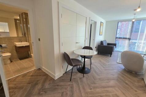 Bathroom/Living Area