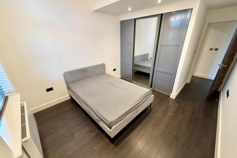 No 8 B17 8DJ Bed 2.jpg