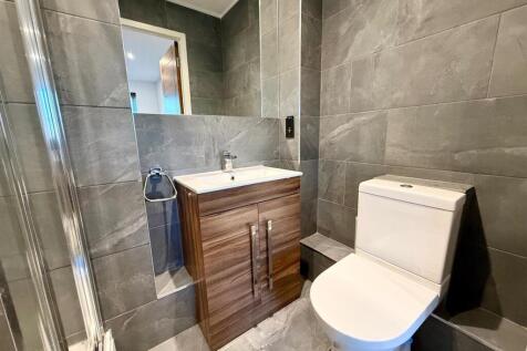 No 8 B17 8DJ En Suite.jpg