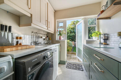 1372636-5-68fb657...