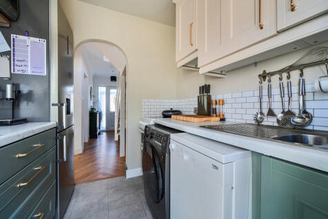 1372636-4-68fb656...