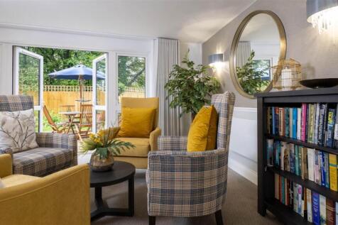 Manns Lodge Owner&#39;s Lounge seating area.jpg