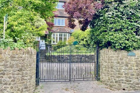 Gated front