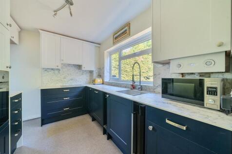 Kitchen 2.jpg