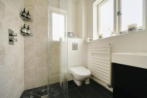 Shower/Cloakroom