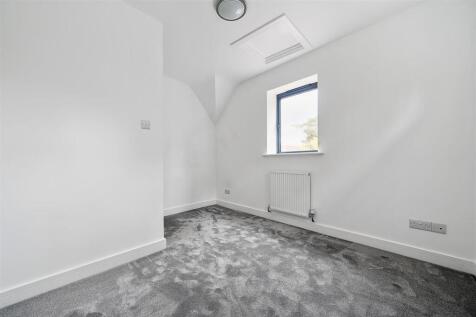 Valentine Cottage Bedroom 2 (3).jpg