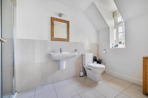 Hillgrove Bedroom 3 Ensuite.jpg
