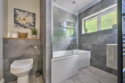 Bosky Dell Main Bathroom.jpg