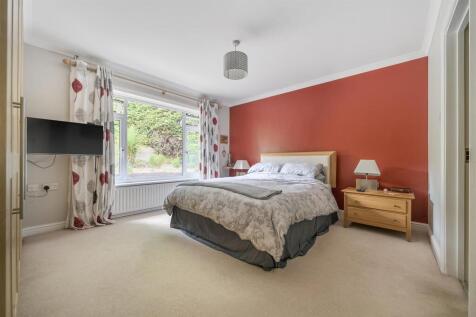 Bosky Dell Bedroom 1.jpg