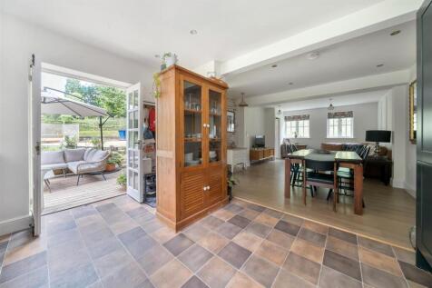 Jubilee Cottage Kitchen-Living-Dining Room (2).jpg