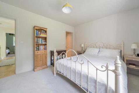 Jubilee Cottage Bedroom 1.jpg