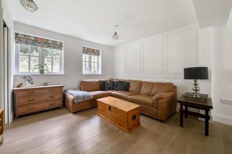 Jubilee Cottage Living Room.jpg