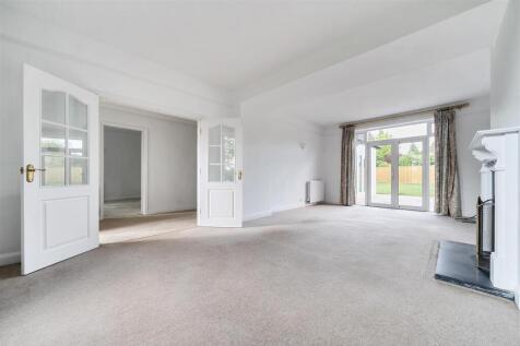 Living Room 1.jpg