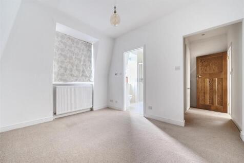Bedroom 1a.jpg