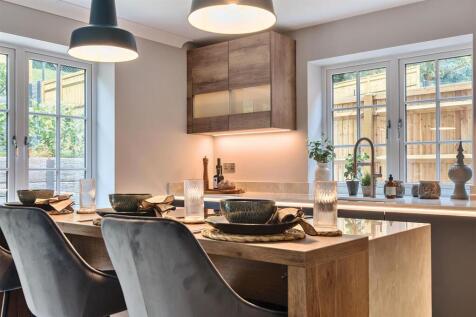 Plot 5 Kitchen Lifestyle.jpg