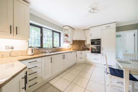 Kitchen 1.jpg