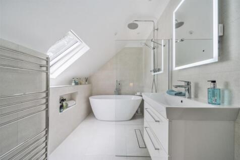 Rear En-suite.jpg