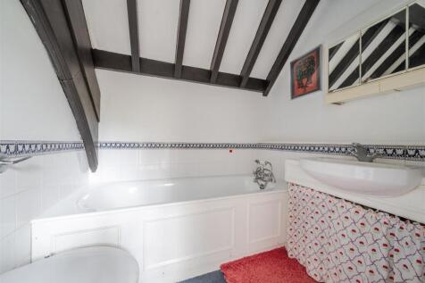 1st Floor Bathroom