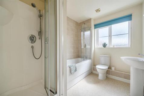 Main Bathroom.jpg