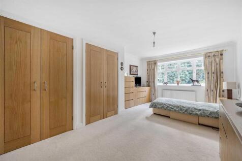 Bedroom 1 (4).jpg