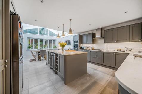 Kitchen-Breakfast-Family Room