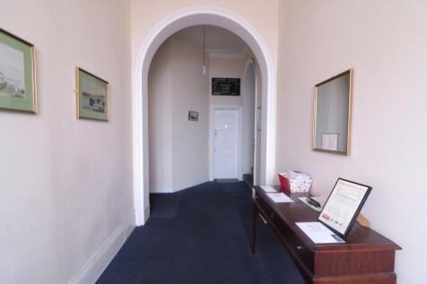Clifton Court Com...
