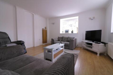 135 Pall Mall Liv...