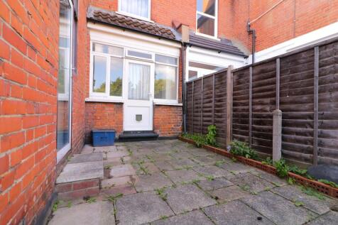 Crowstone Road ou...