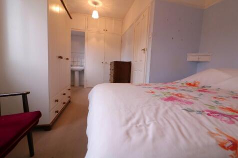montague ave bed ...