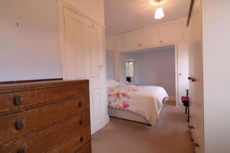 montague ave bed ...