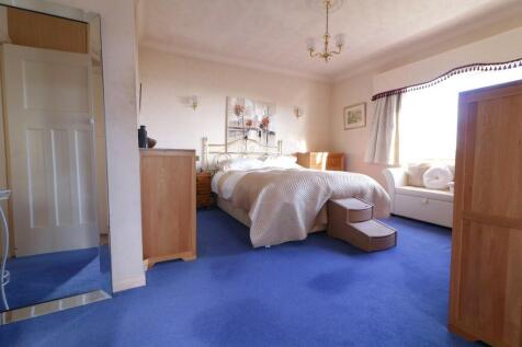Hillway bed 1 sho...
