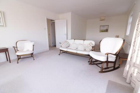 7 Kent Lodge livi...