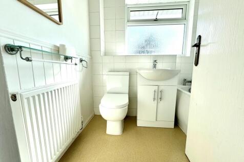 77 Conniston bath...