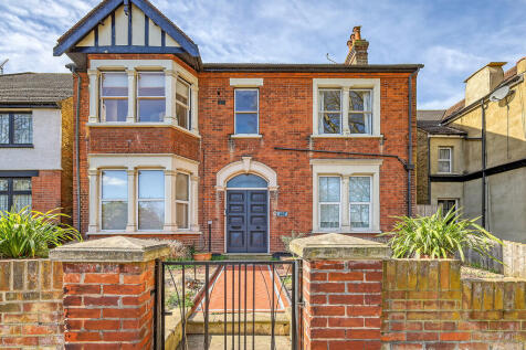 107 Victoria Aven...