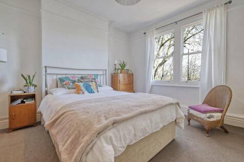 107a Victoria Ave...