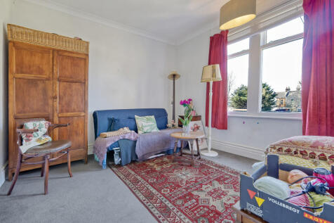 107a Victoria Ave...