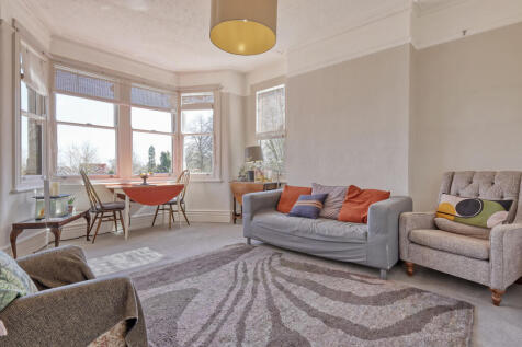 107a Victoria Ave...
