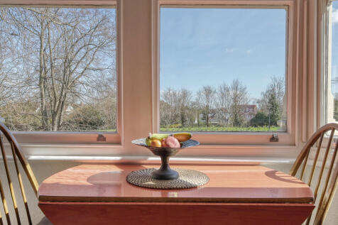 107a Victoria Ave...