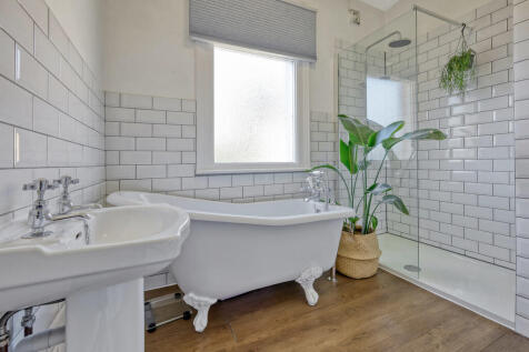 107a Victoria Ave...