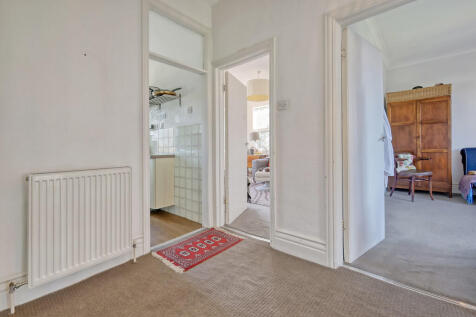 107a Victoria Ave...