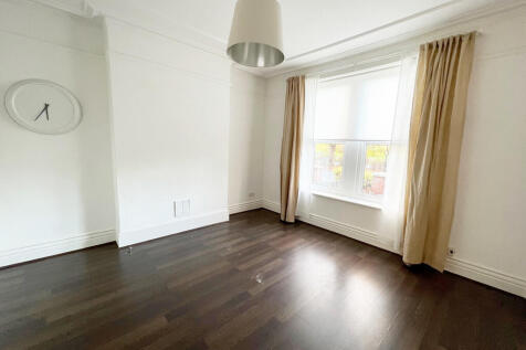 107 Victoria Aven...
