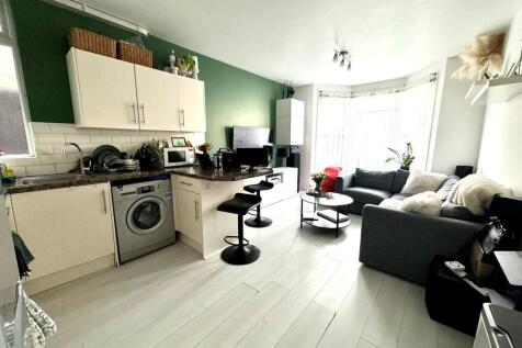 49 Woodgrange dri...