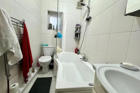 49a Woodgrange Dr...