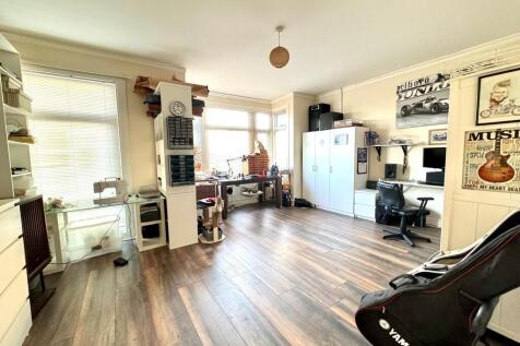 49a Woodgrange dr...