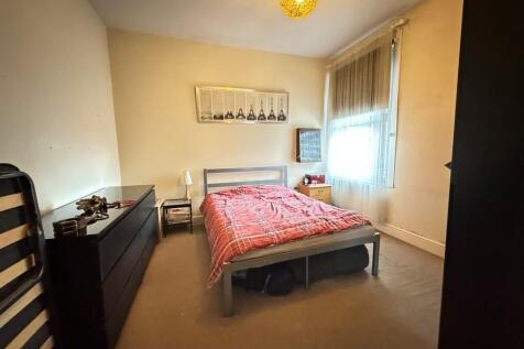 49a Woodgrange Dr...