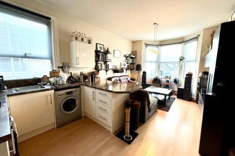 49a Woodgrange Dr...