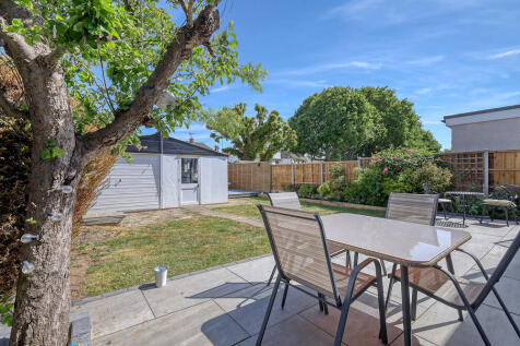 6 Winsford Garden...